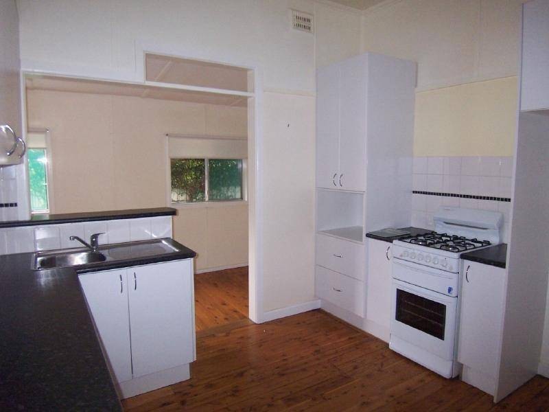 82 Adams Street, Cootamundra NSW 2590