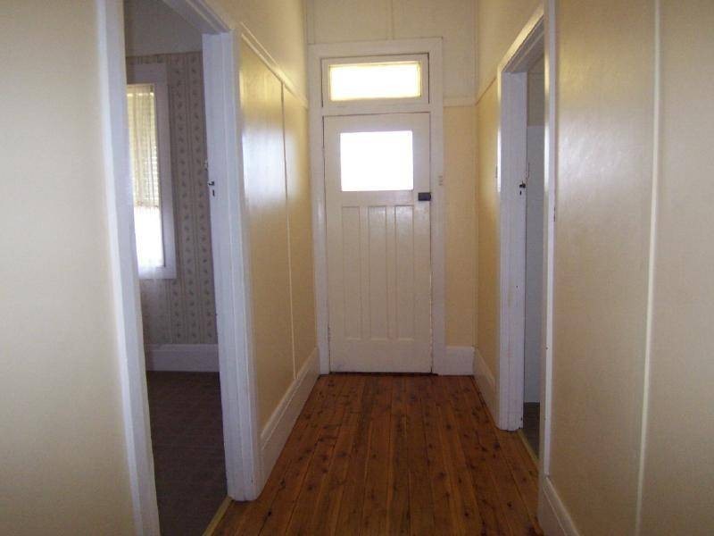 82 Adams Street, Cootamundra NSW 2590