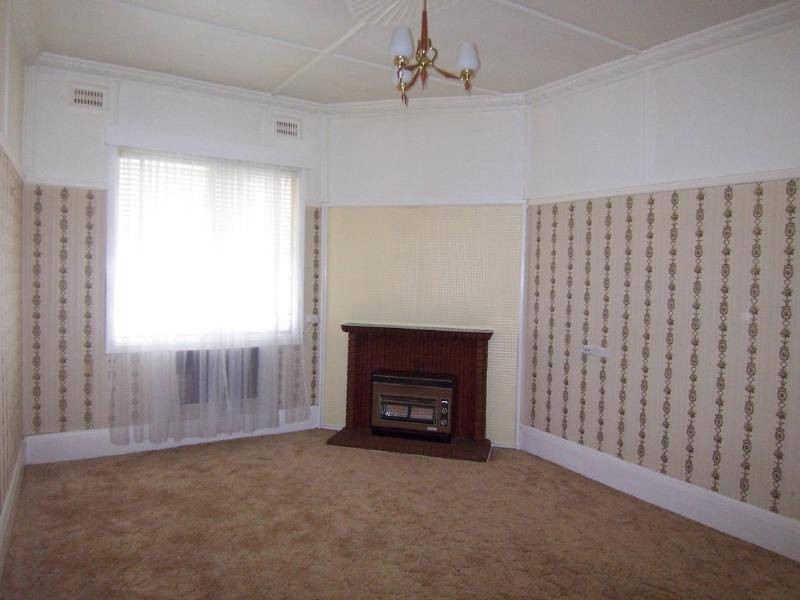 82 Adams Street, Cootamundra NSW 2590