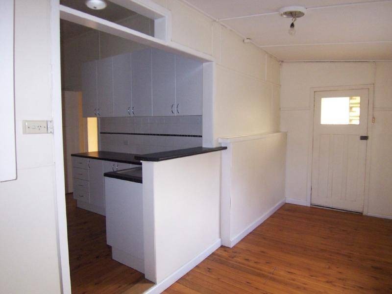 82 Adams Street, Cootamundra NSW 2590