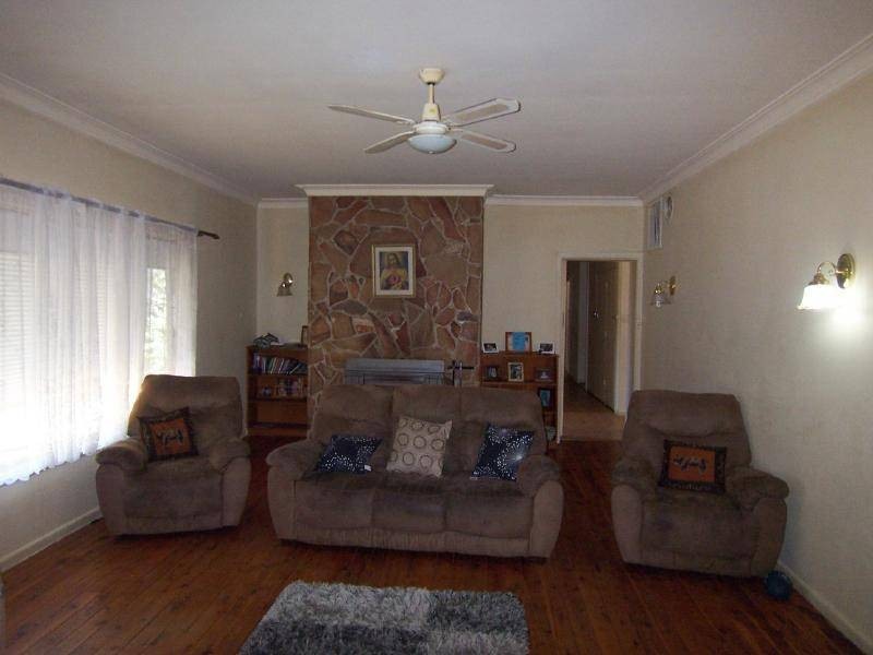 27 Richards Street, Cootamundra NSW 2590