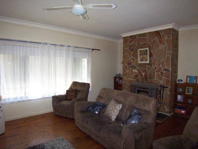 27 Richards Street, Cootamundra NSW 2590