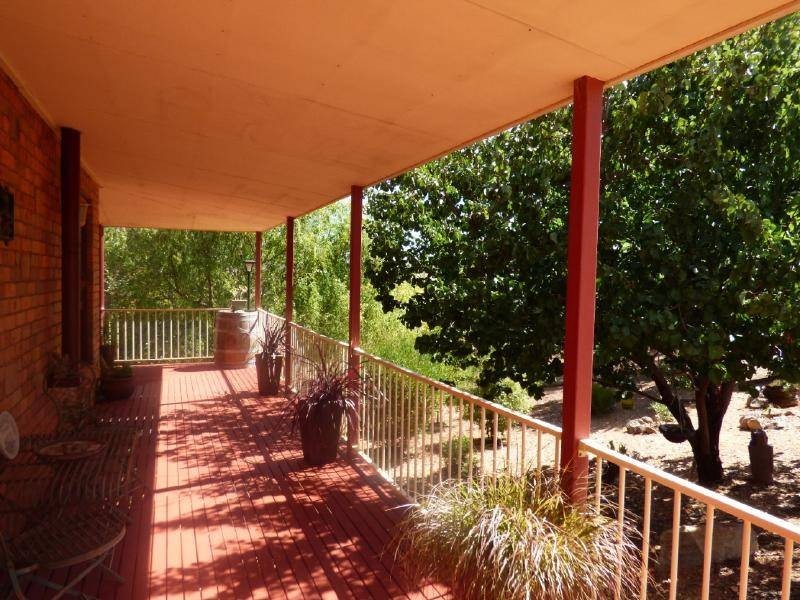 38 Pinkerton Lane, Cootamundra NSW 2590