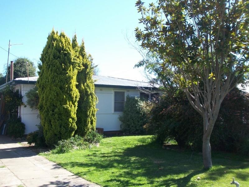 199 THOMPSON STREET, Cootamundra NSW 2590