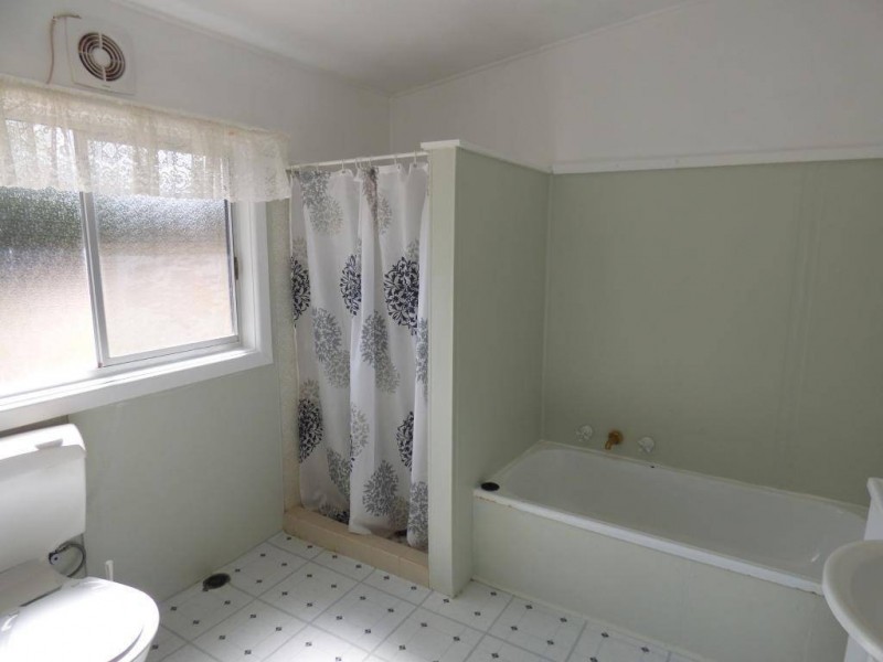 6 Pinkerton Lane, Cootamundra NSW 2590