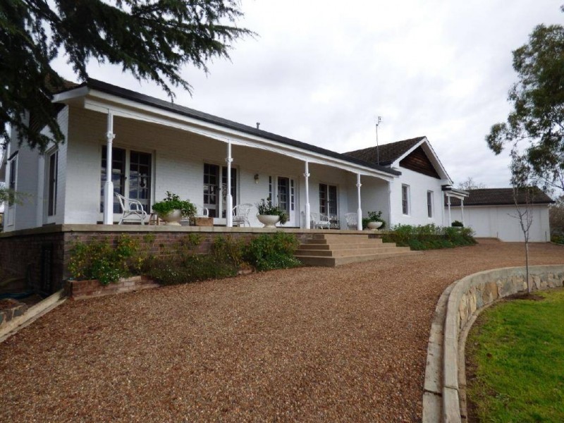 6 Ward Street, Cootamundra NSW 2590