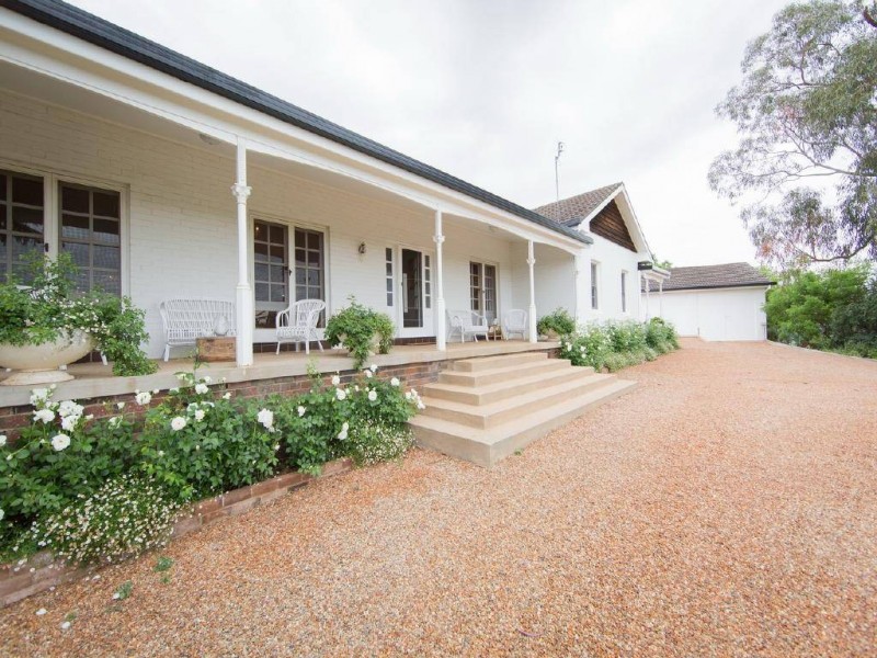 6 Ward Street, Cootamundra NSW 2590