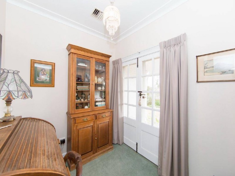 6 Ward Street, Cootamundra NSW 2590