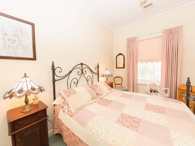 6 Ward Street, Cootamundra NSW 2590