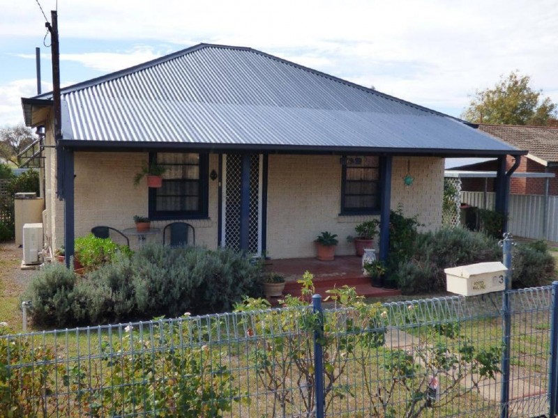 63 Cowcumbla Street, Cootamundra NSW 2590