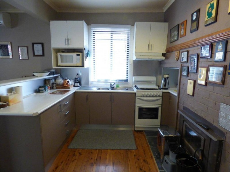 63 Cowcumbla Street, Cootamundra NSW 2590