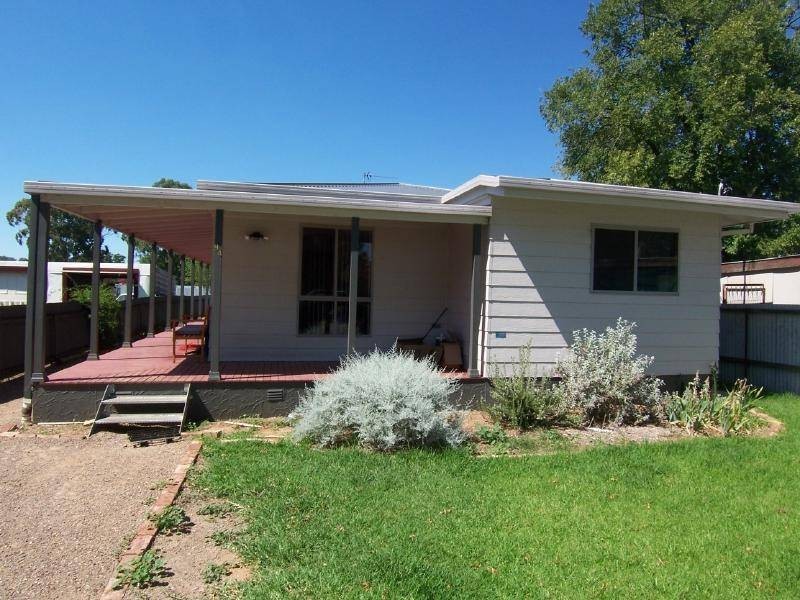 94 Berthong Street, Cootamundra NSW 2590