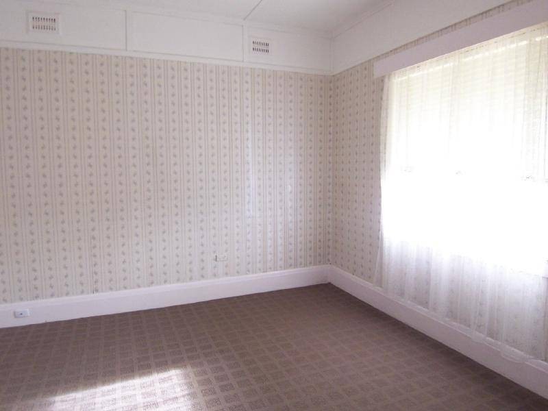 82 Adams Street, Cootamundra NSW 2590