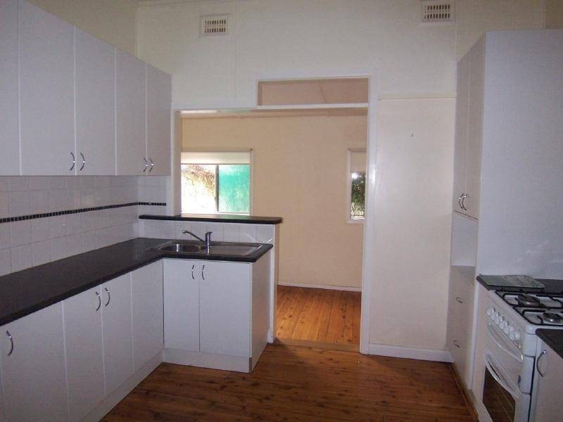 82 Adams Street, Cootamundra NSW 2590