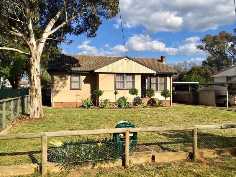 8 Williams Avenue, Cootamundra NSW 2590