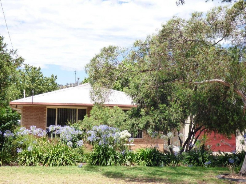 4 Lawrence Street, Cootamundra NSW 2590