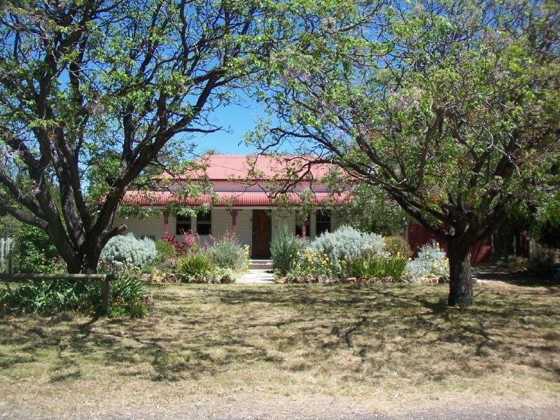 6 Dudauman Street, Temora NSW 2666