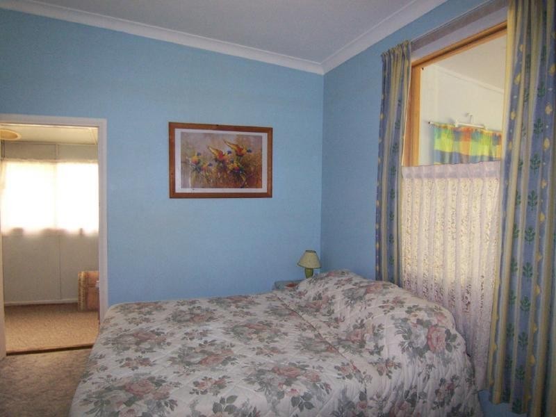 6 Dudauman Street, Temora NSW 2666
