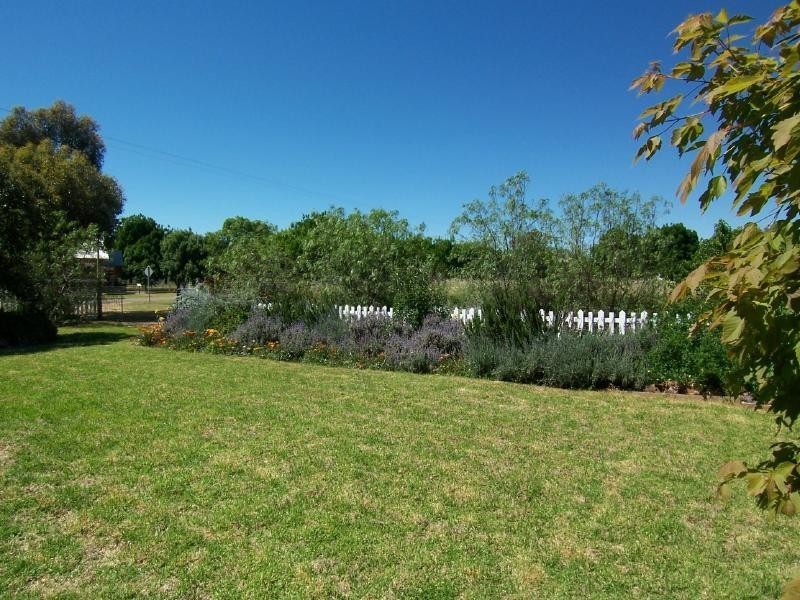 6 Dudauman Street, Temora NSW 2666