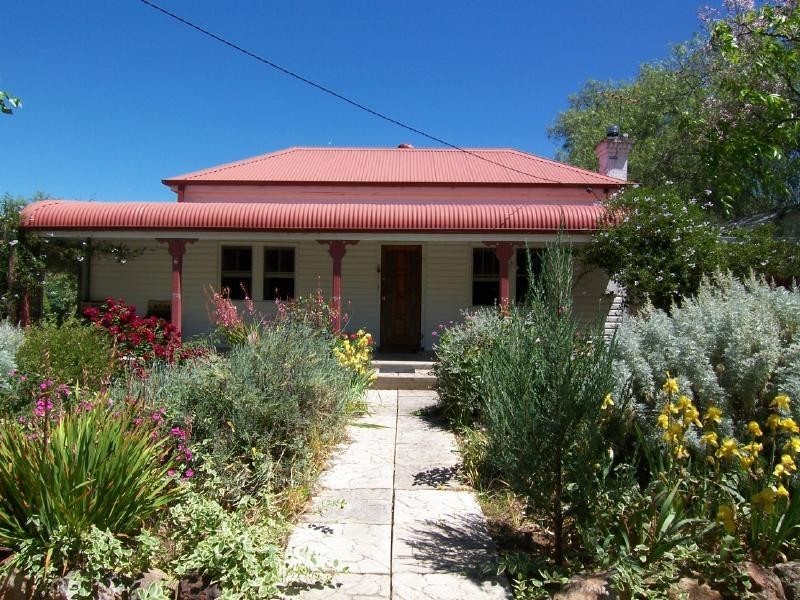 6 Dudauman Street, Temora NSW 2666