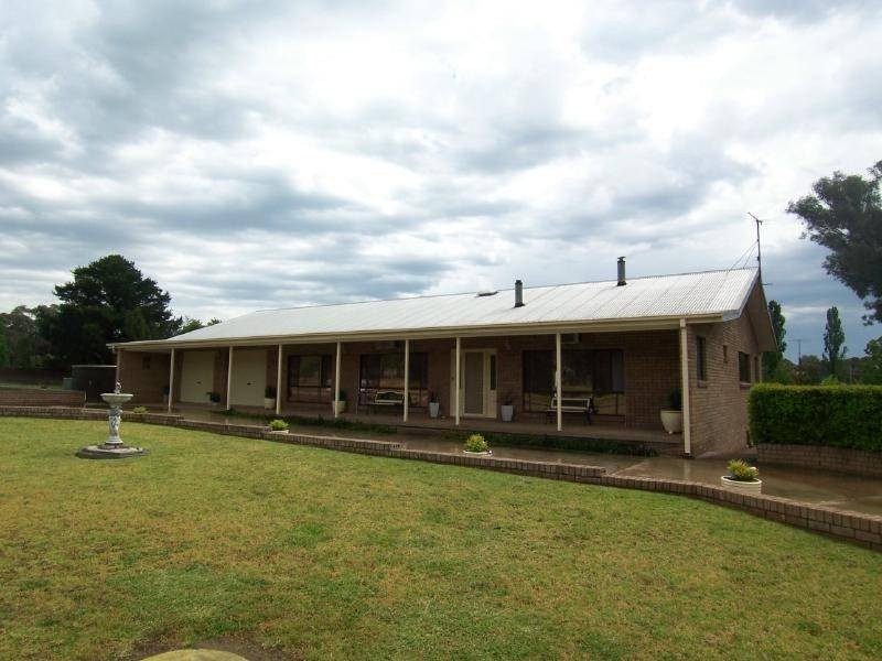5 Bland Street, Wallendbeen NSW 2588