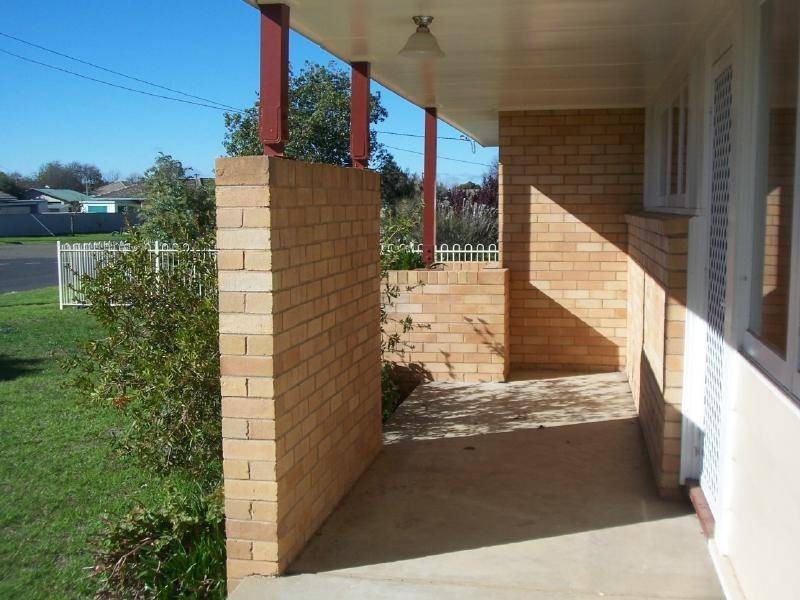 4 Elizabeth Street, Cootamundra NSW 2590