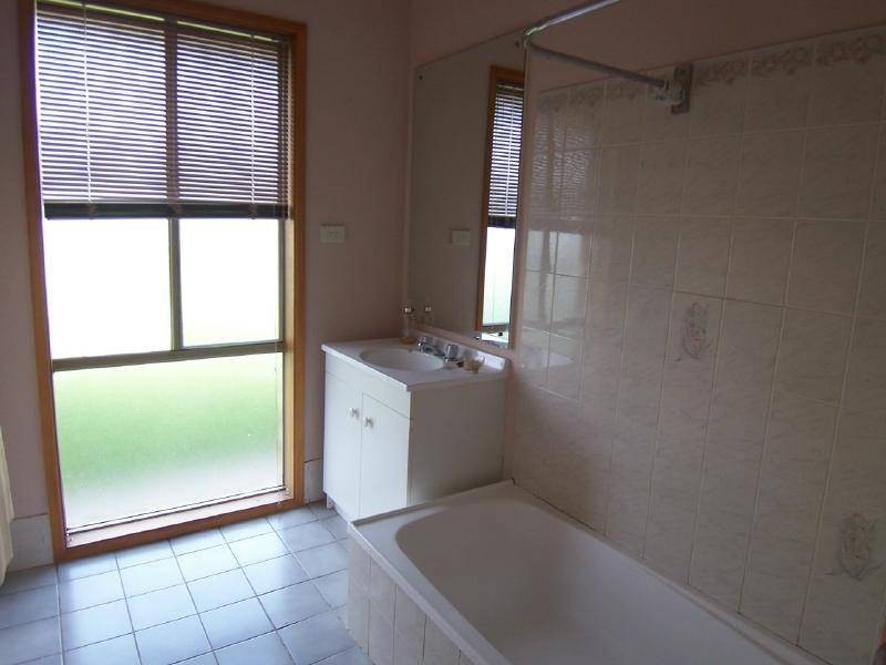 13 Harold Conkey Avenue, Cootamundra NSW 2590