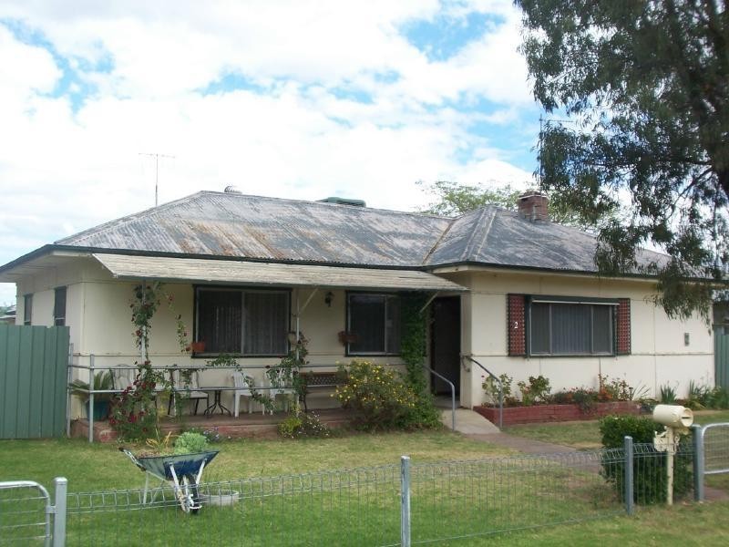 2 Warren Street, Cootamundra NSW 2590