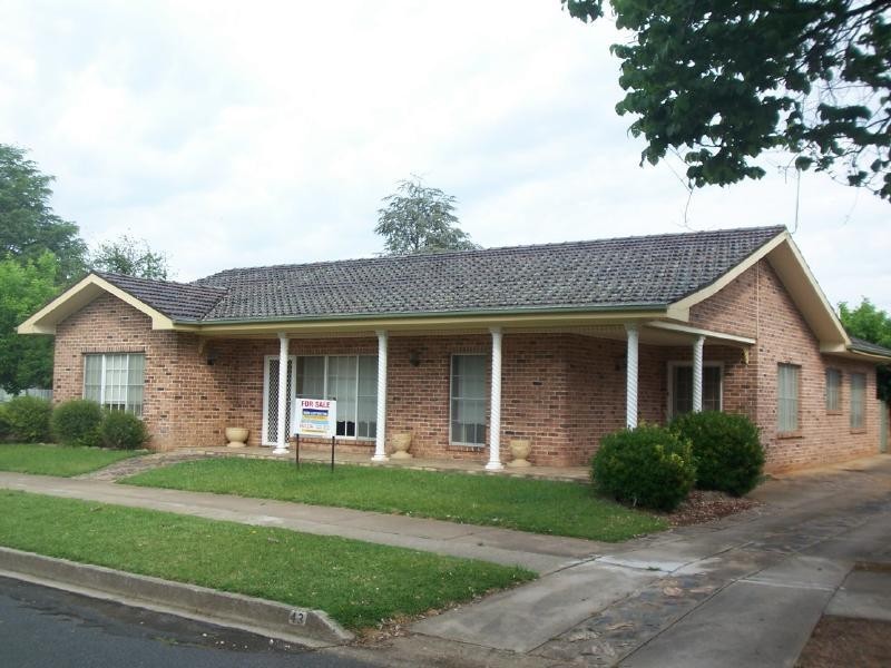 43 Thompson Street, Cootamundra NSW 2590