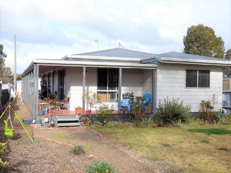 94 Berthong Street, Cootamundra NSW 2590