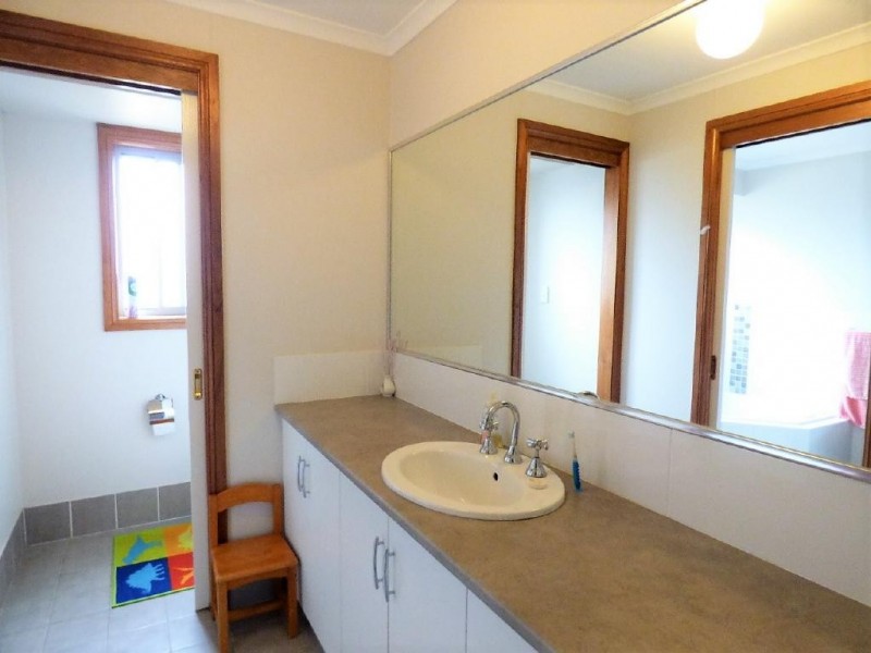 94 Berthong Street, Cootamundra NSW 2590