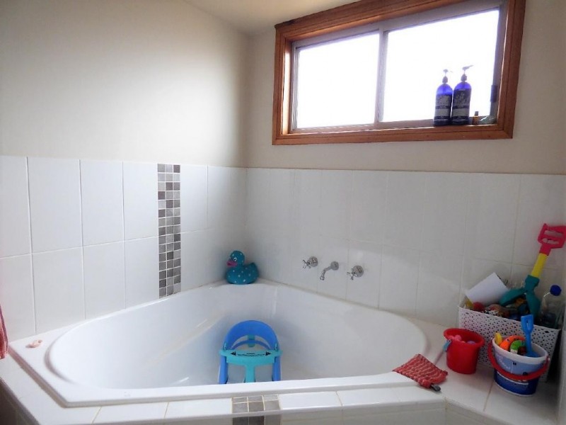 94 Berthong Street, Cootamundra NSW 2590
