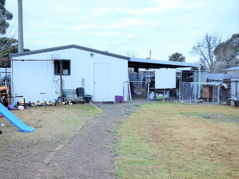 94 Berthong Street, Cootamundra NSW 2590