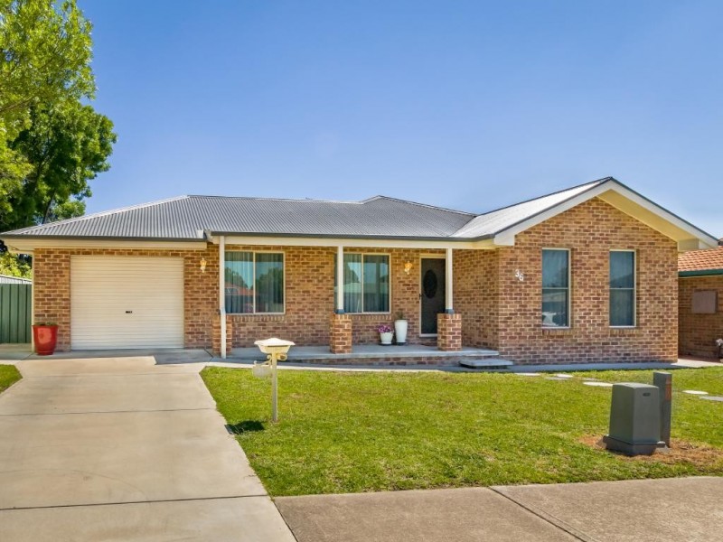 36 Pinkstone Avenue, Cootamundra NSW 2590
