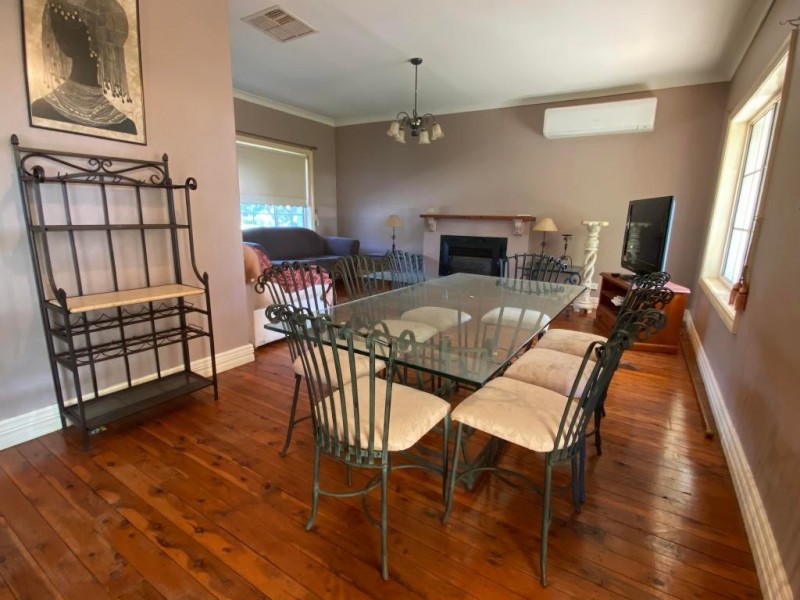 77 Crown Street, Cootamundra NSW 2590