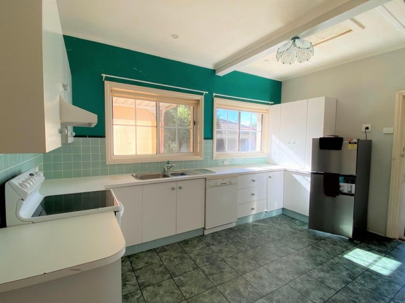 77 Crown Street, Cootamundra NSW 2590