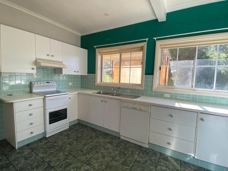77 Crown Street, Cootamundra NSW 2590