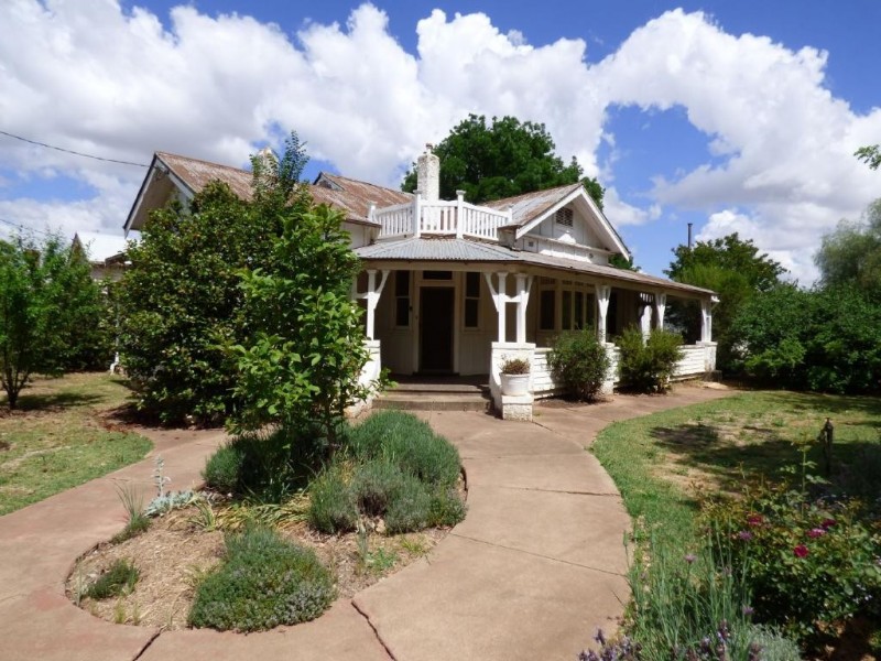 1 Thompson Street, Cootamundra NSW 2590