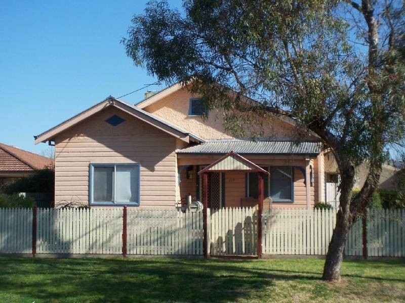 117 Thompson Street, Cootamundra NSW 2590