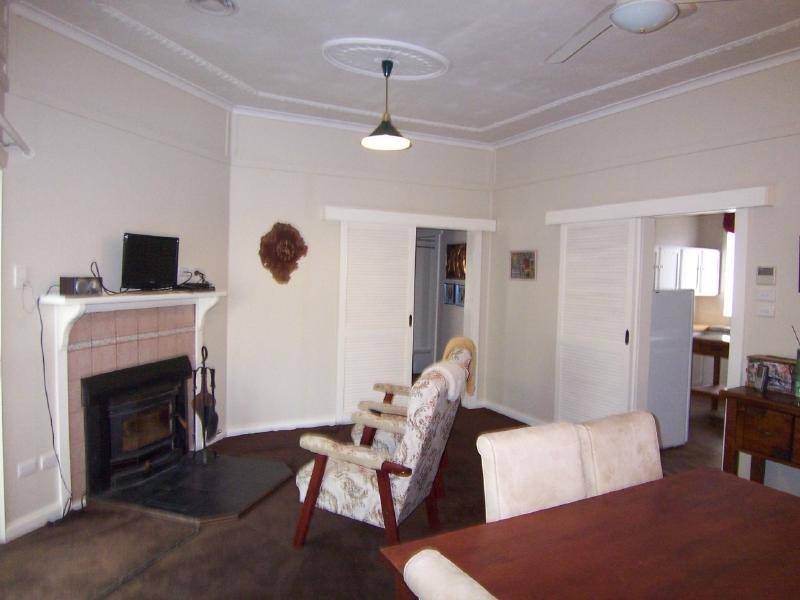 117 Thompson Street, Cootamundra NSW 2590