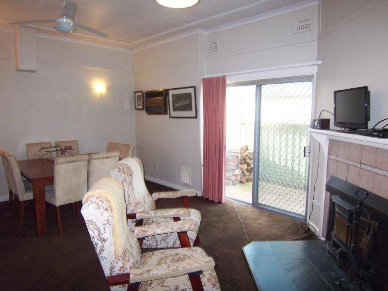 117 Thompson Street, Cootamundra NSW 2590