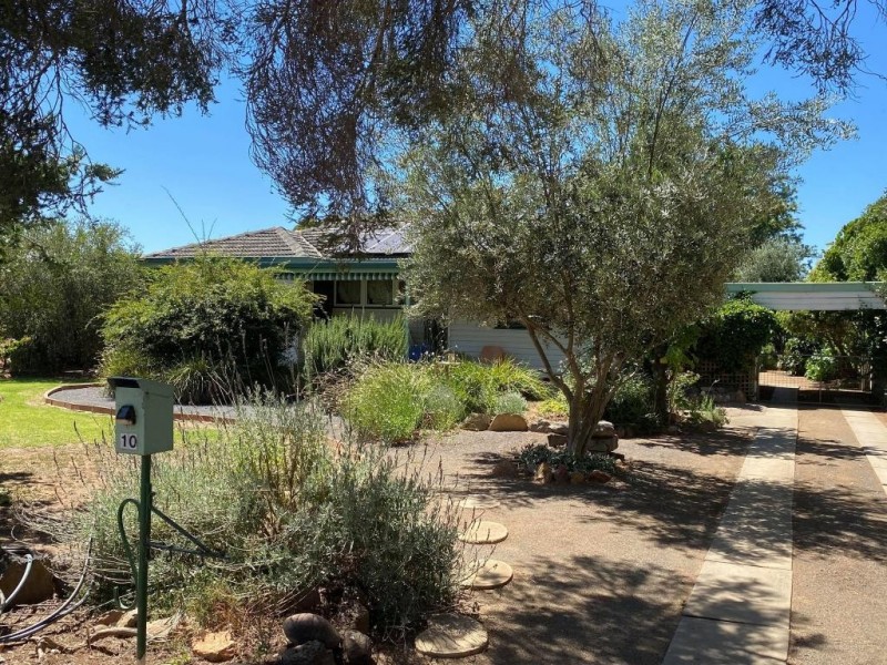 10 Victoria Parade, Cootamundra NSW 2590