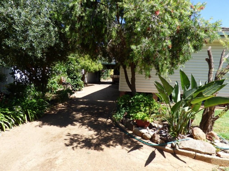 10 Victoria Parade, Cootamundra NSW 2590