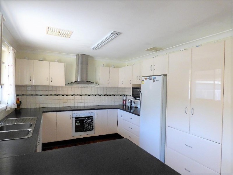 2 Albert Street, Cootamundra NSW 2590