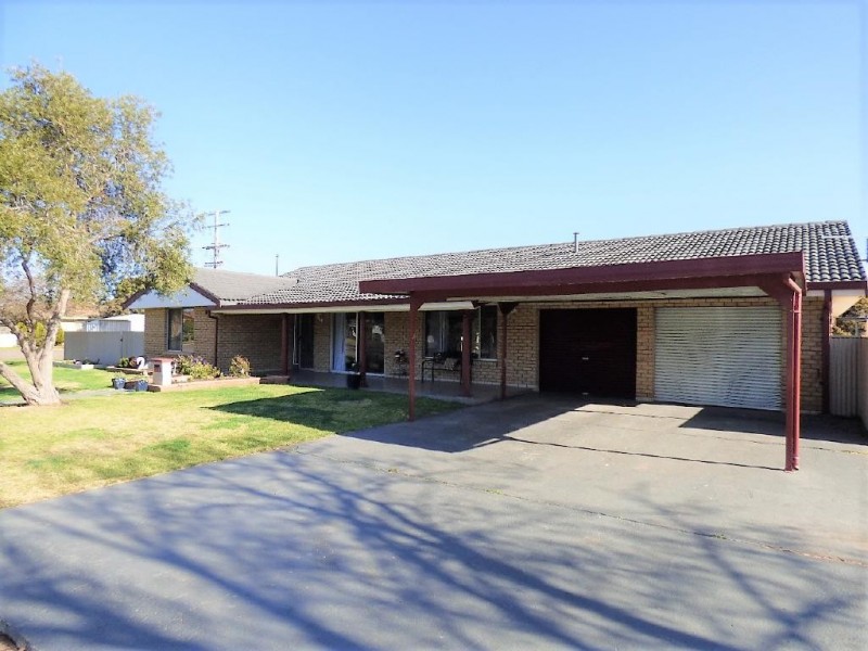 2 Albert Street, Cootamundra NSW 2590