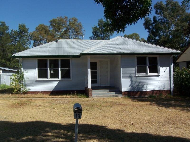 13 John Street, Cootamundra NSW 2590