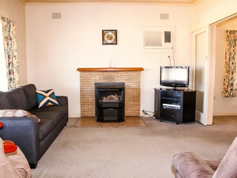31 Centenary Avenue, Cootamundra NSW 2590