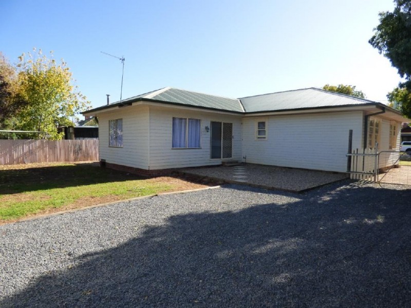 38 Hay Street, Cootamundra NSW 2590