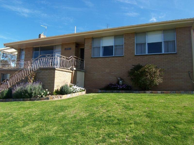 24 Richards Street, Cootamundra NSW 2590