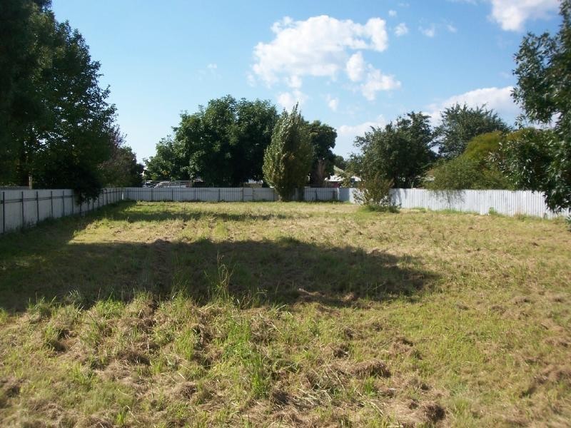 16 Victoria Parade, Cootamundra NSW 2590